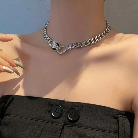 New Crystal Snake Chain Necklace - Picture 3 of 6